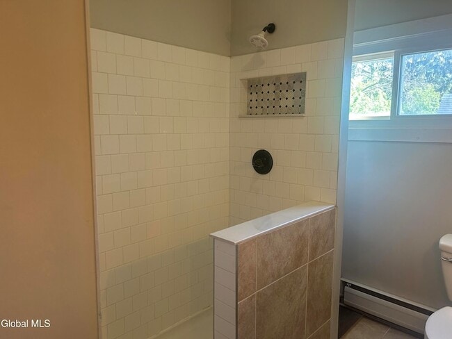 Building Photo - 44 Montcalm St