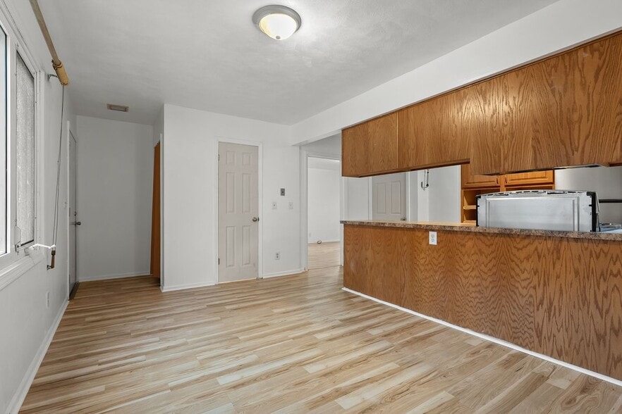 Building Photo - 423 Cornell Dr