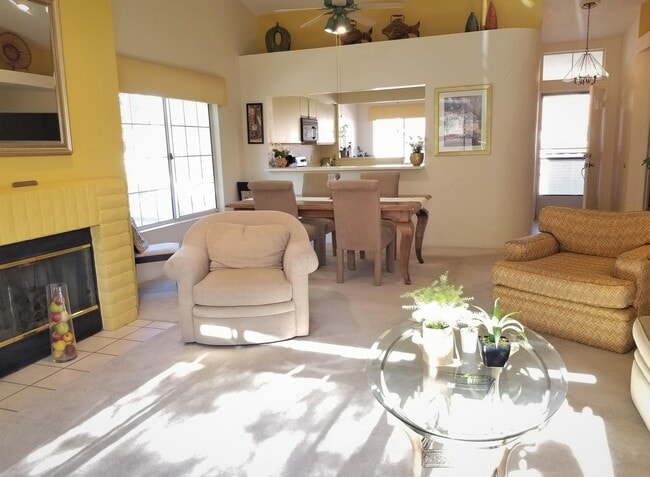 Building Photo - 319 Vista Royale Dr