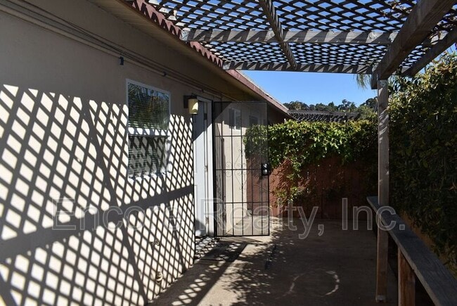 Building Photo - 3931 Mason St