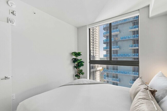 Building Photo - 11 NE 6th St