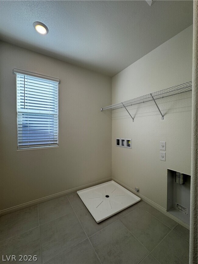 Building Photo - 9250 Innot Ave