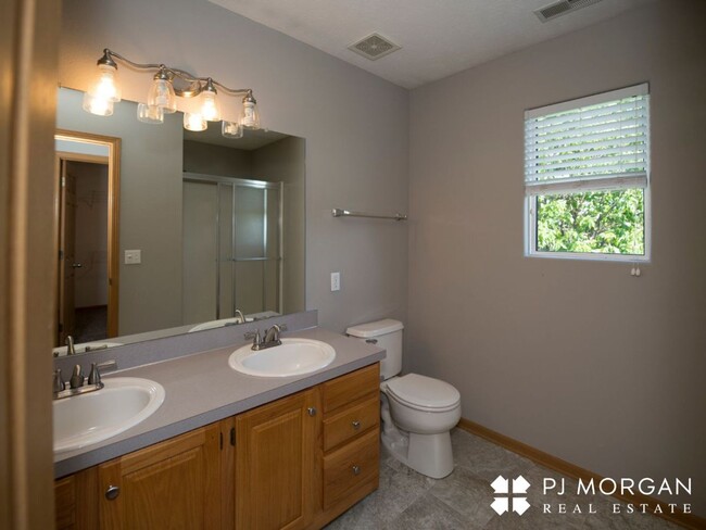 Building Photo - 14512 Fowler Ave