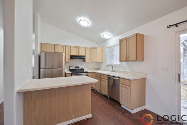 Building Photo - 126 W 475 S