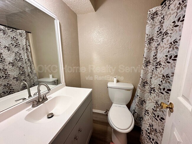 Building Photo - 109 SE 42nd St