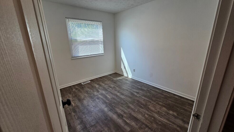 Bedroom 2 - 626 Woods Crossing Dr