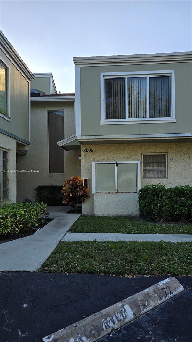 Building Photo - 8005 Lagos De Campo Blvd