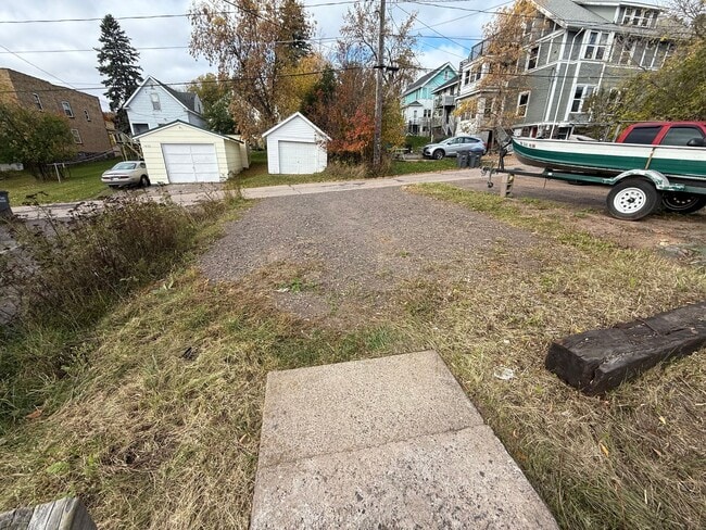 Building Photo - Duluth, MN - 4 bed - 1 Batg