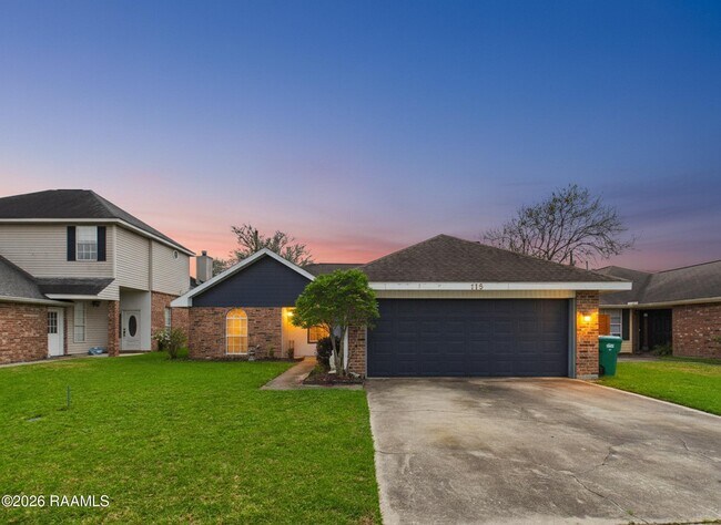 Building Photo - 115 La Rue Vil