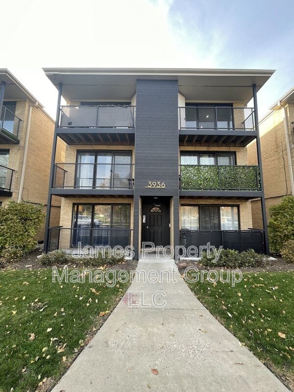 Primary Photo - 3936 N Narragansett Ave