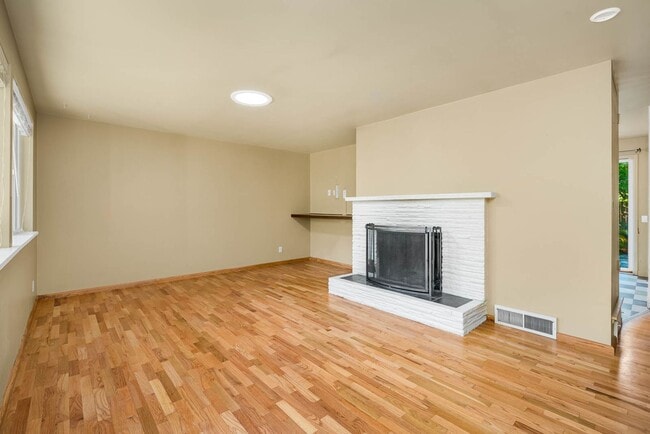 Building Photo - 19337 61st Ave NE