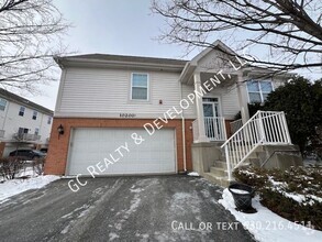 Building Photo - *** END UNIT TOWNHOUSE / W&D IN UNIT / PET...