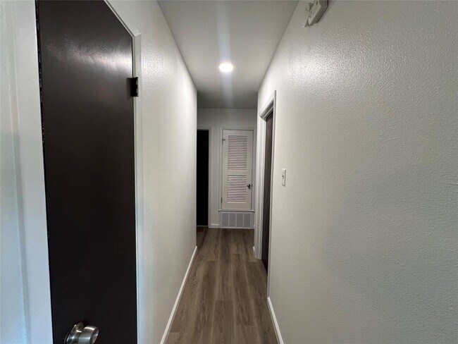 Building Photo - 2503 Biggs Dr