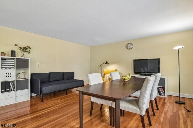 Building Photo - 176 Millburn Ave