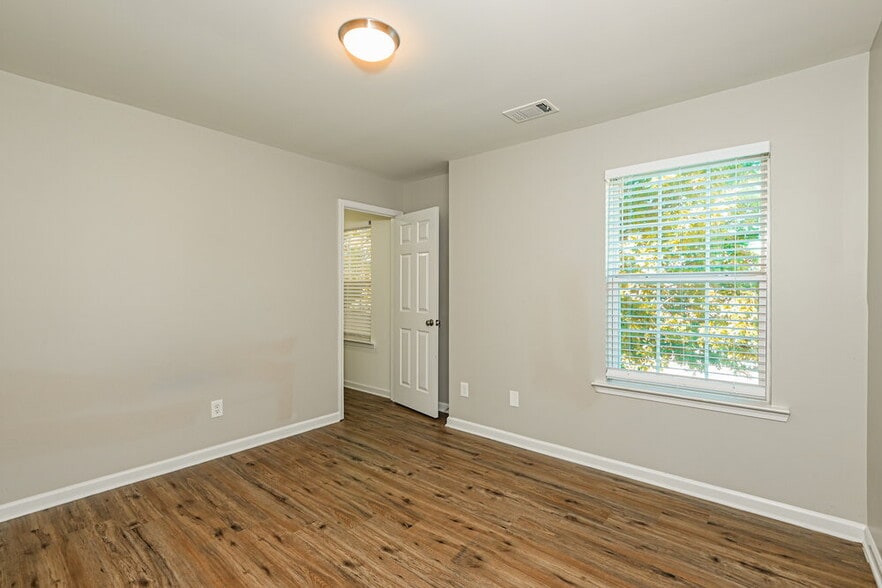 Building Photo - 353 Franklin St