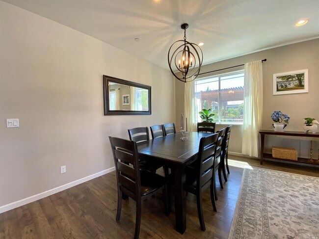 Building Photo - Living in Luxury in a Peaceful Setting