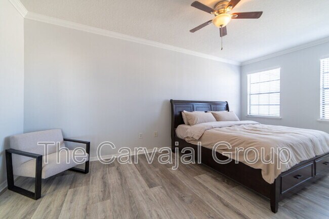 Building Photo - 2210 Seven Oaks Dr