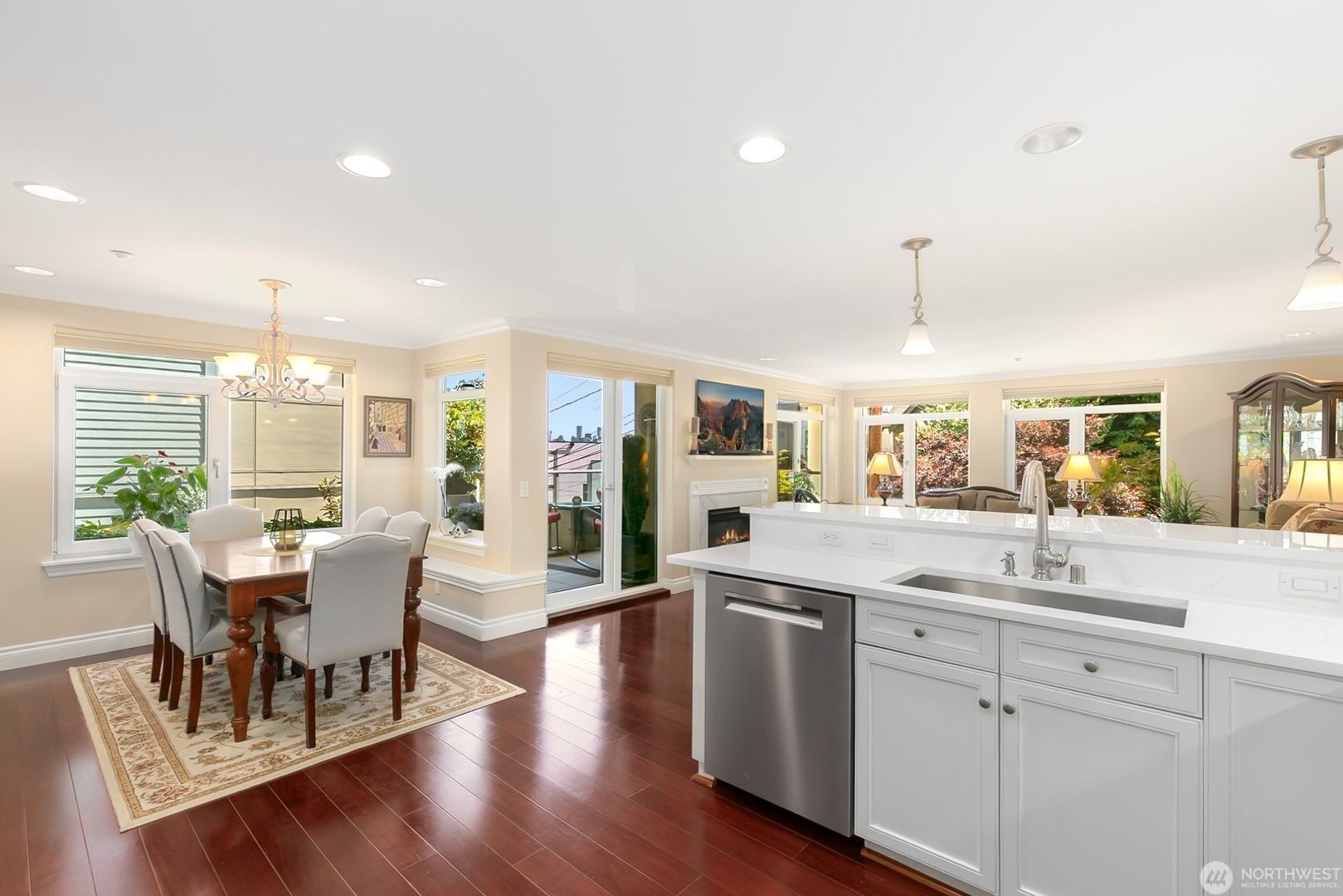 Building Photo - Luxury spacious unit with partial downtown view in Magnolia