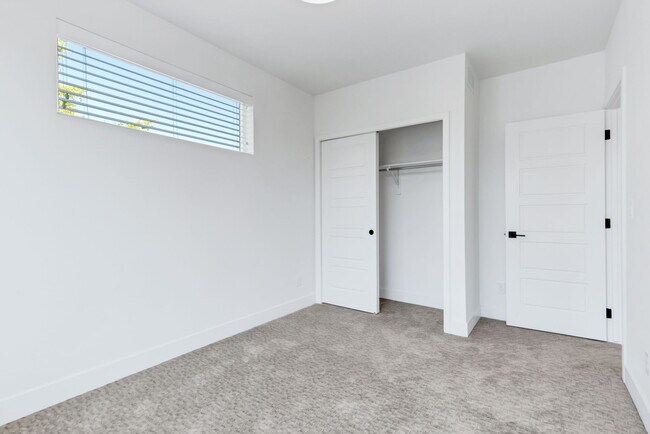 Building Photo - 2567 S Acoma St