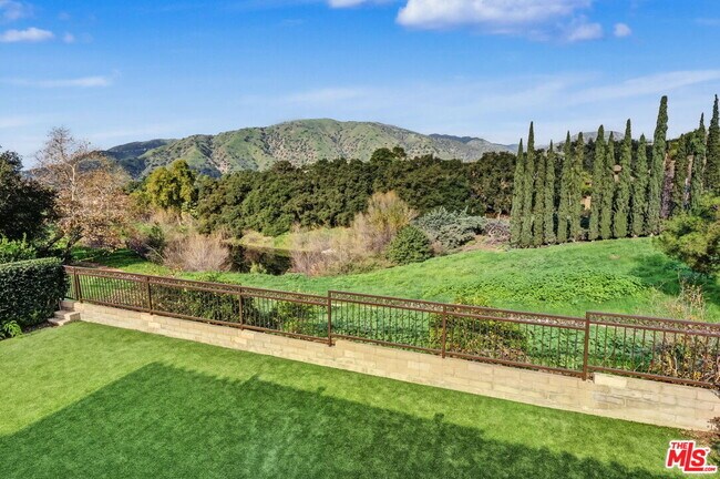 Building Photo - 6497 Country Club Dr