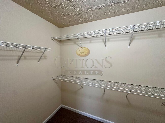 Building Photo - 827 Forsythia Way