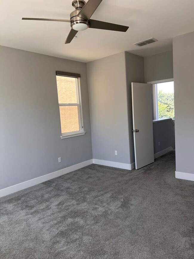 Building Photo - 1010 Mud Pie Ln