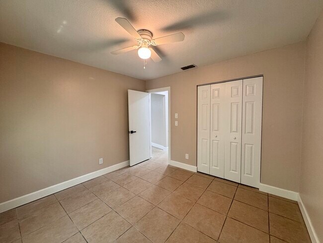 Building Photo - Fully Renovated Palm Harbor Home