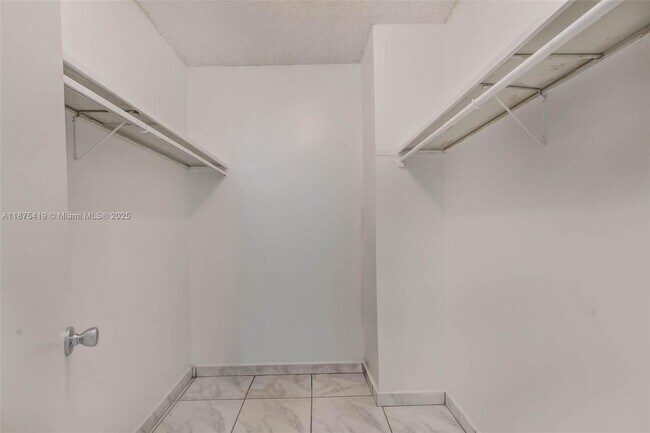 Building Photo - 9682 Fontainebleau Blvd