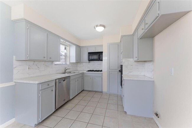 Building Photo - 4907 Fairdale St