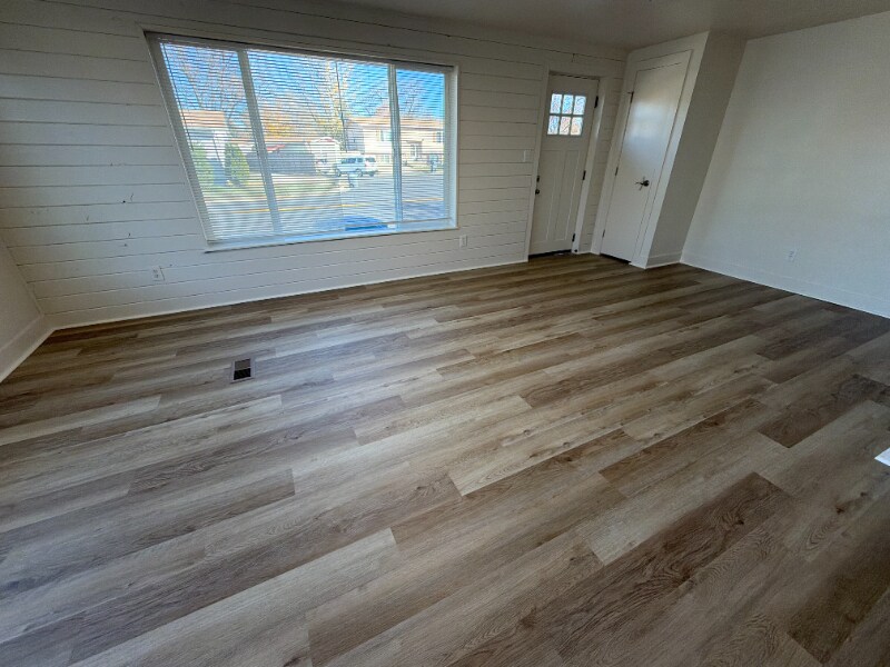 Building Photo - 8401 Peakview Dr