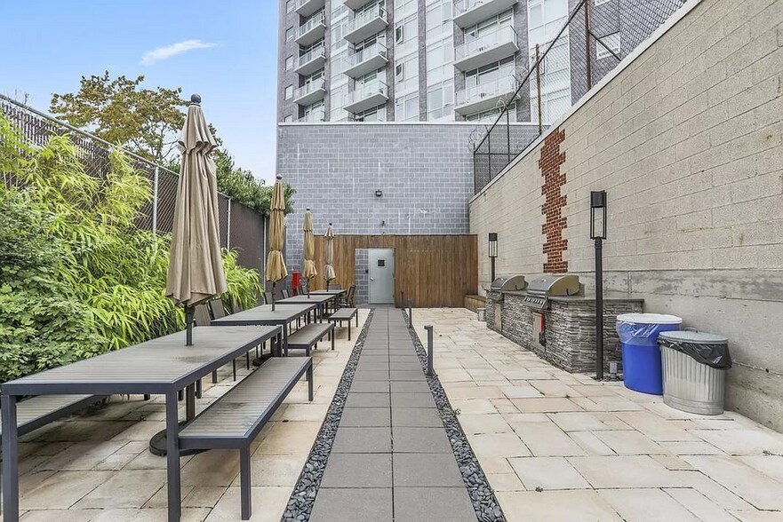 Building Photo - 1124 31st Ave