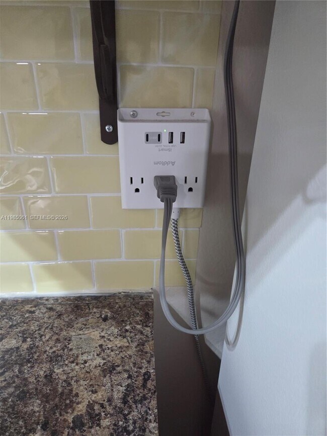 Building Photo - 2931 SW 135th Ave