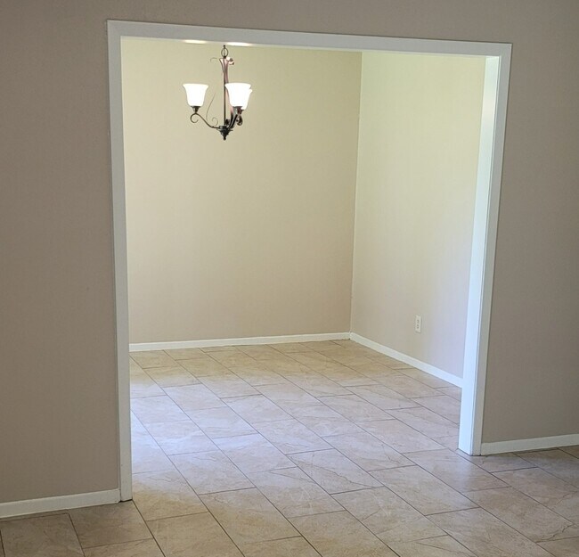 Building Photo - 11001 Sherry Ln