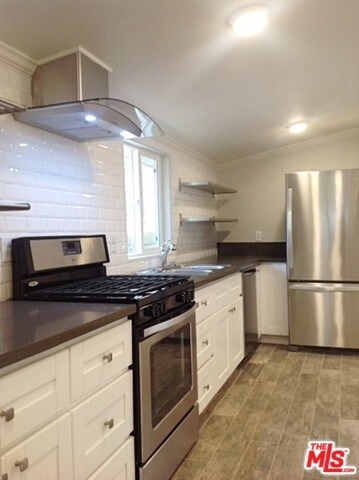 Building Photo - 1112 E Lexington Dr