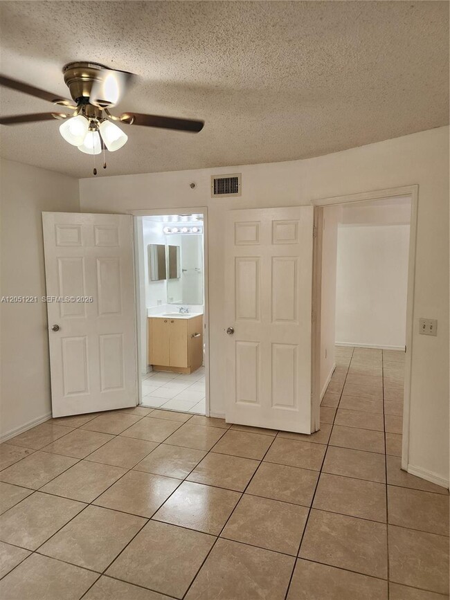 Building Photo - 2433 Centergate Dr