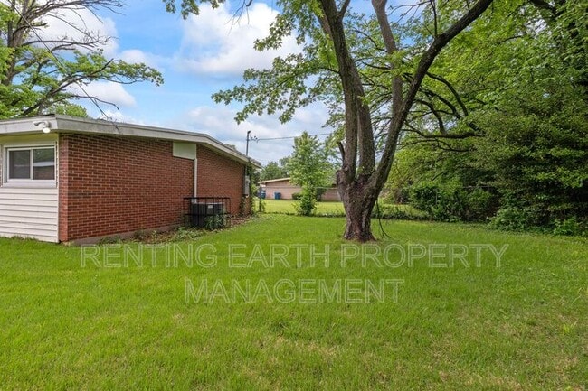 Building Photo - 6452 Evergreen Blvd
