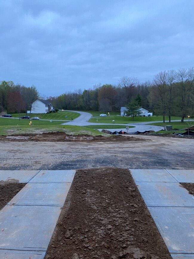 Building Photo - 10 Red Maple Ln