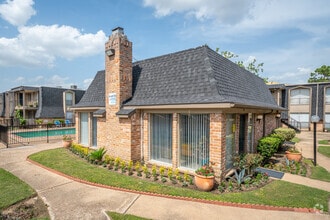 Building Photo - Pine Arbor