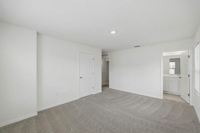 Building Photo - 6669 SW 81st Lp