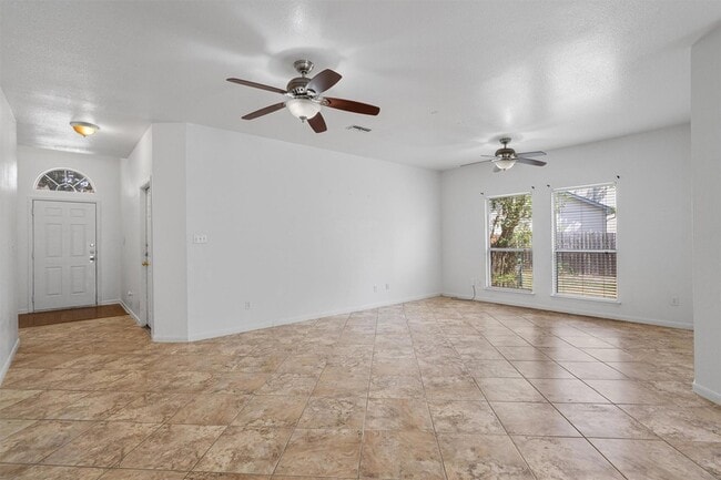 Building Photo - 204 Mallard Cove