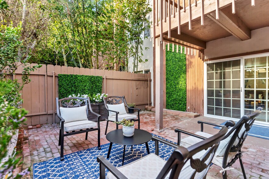 Private Backyard Patio - 2600 Torrey Pines Rd