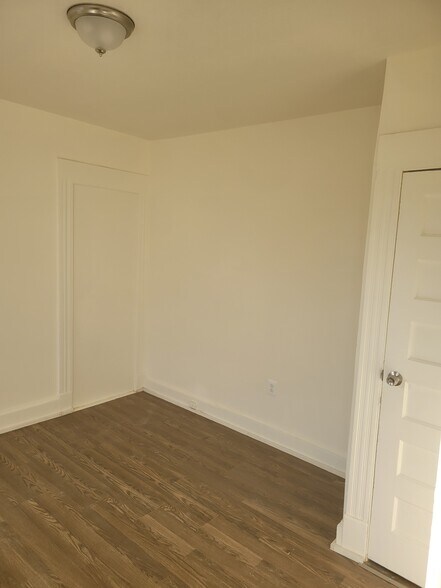 Building Photo - 83 Southview St