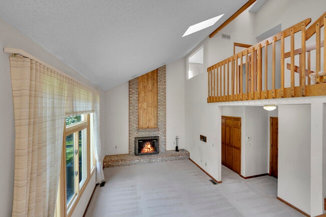Building Photo - 7 Boxwood