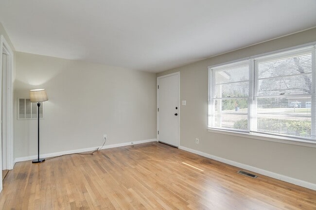 Building Photo - Charming Home in the Heart of Harlem!