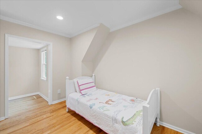 Building Photo - Spacious Home with Fenced Yard Exclusive Access to Hethwood Amenities