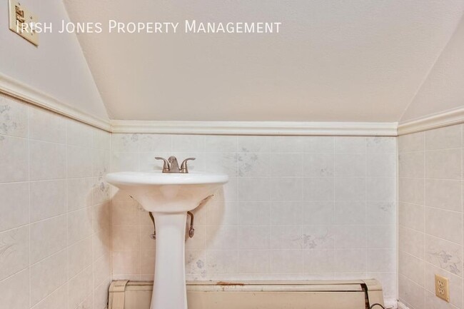 Building Photo - 138 Weimar St