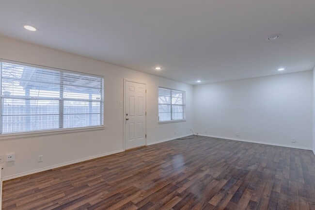 Building Photo - 3310 Tanglewood Ln