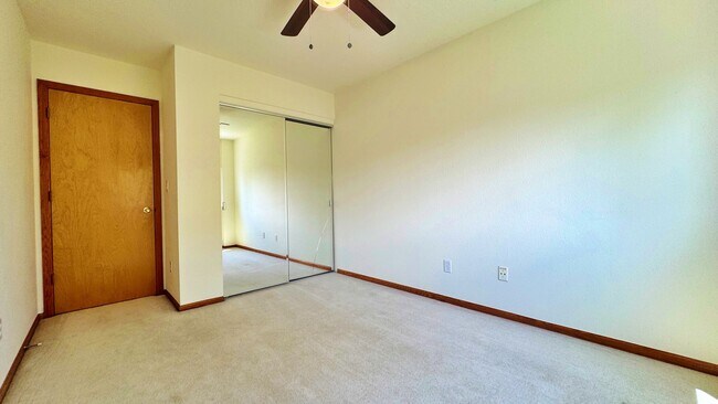 Building Photo - Welcome To This Fantastic 3 Bed 4 Bath Hom...