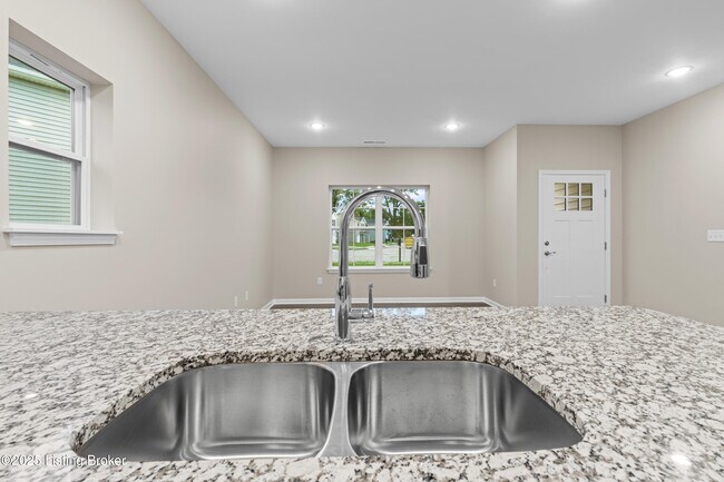 Building Photo - 3200 Maldon Ct