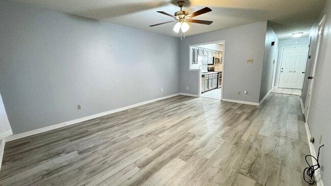 Building Photo - 204 Splane Dr